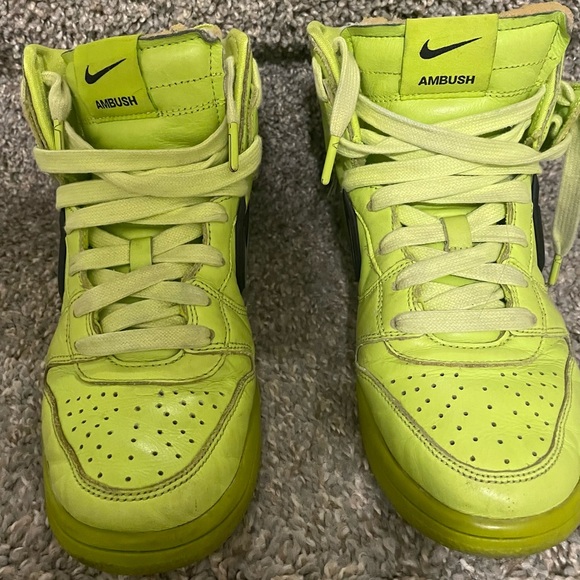Nike Dunk High
AMBUSH Flash Lime - Picture 2 of 10